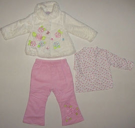 Blanita alba, cu pantalon si bluzita - 8303 8303 Blanita alba, cu pantalon si bluzita - 8303 8303