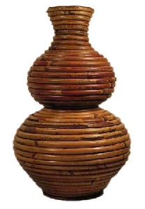 Vaza decorativa lucrata din rachita Vaza decorativa lucrata din rachita