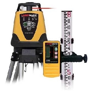 Laser rotativ cu autocalare