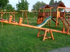 Mobilier pentru gradina - Balansoar cu 4 locuri pentru copii Mobilier pentru gradina - Balansoar cu 4 locuri pentru copii